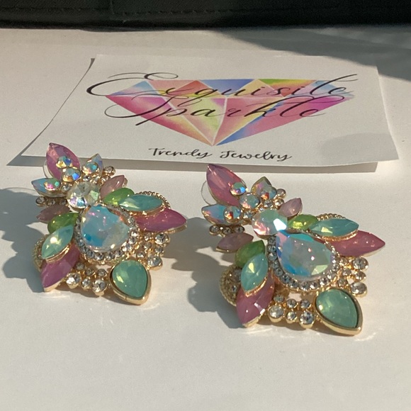 -🌸Iridescent Light Pastel Colored GoldTone Crystal Drop Post back Earrings - Picture 12 of 16
